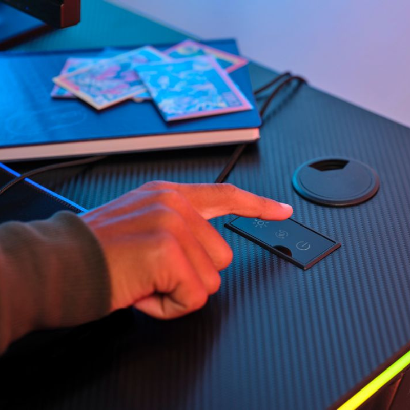 Bureau de Gaming TRUST GXT 709 Luminus RGB – Noir – 25184 Tunisie